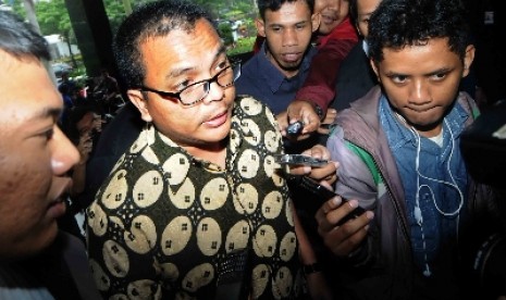  Mantan Wakil Menteri Hukum dan Hak Asasi Manusia Denny Indrayana. Mantan Wamenkumham Denny Indrayana mengekliam dia yang minta dinonaktifkan di DPP KAI.