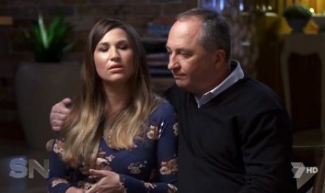 Mantan Wakil Perdana Menteri Australia, Barnaby Joyce (kanan) bersama Vikki Campion yang merupakan selingkuhannya dan kini telah menjadi pasangan resmi.