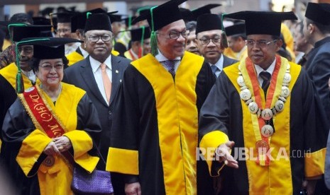 Megawati Soekarnoputri (kiri) dan Anwar Ibrahim saat di Universitas Negeri Padang pada 2018 lalu.