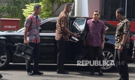 Mantan Wakil Presiden Republik Indonesia, Boediono tiba di Komisi Pemberantasan Korupsi (KPK), Jakarta, Kamis (15/11). 