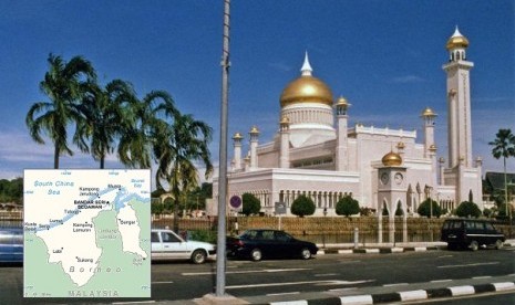  Map of Brunei Darussalam (left) and Sultan Omar Ali Saifuddin Mosque in Brunei Darussalam. (illustration)