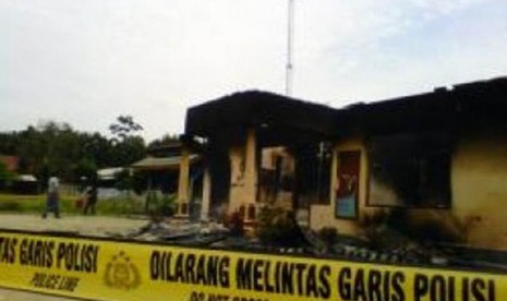 Mapolsek Tulang Bawang dibakar massa