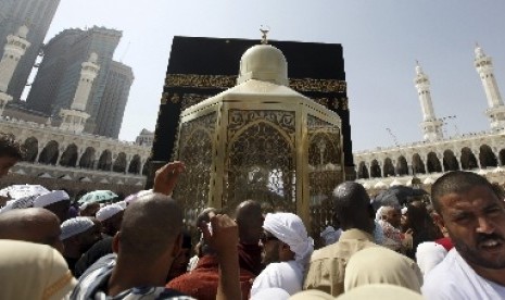 Rasulullah SAW melaksanakan sholat di Maqam Ibrahim. Maqam Ibrahim di Masjidil Haram, Makkah, Arab Saudi.