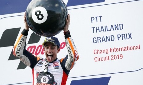 Marc Marquez merayakan keberhasilan menjuarai GP Thailand