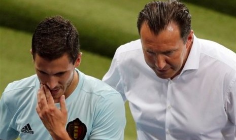 Marc Wilmots (kanan) dan Eden Hazard