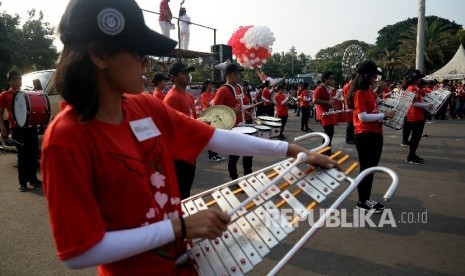 Marching band memeriahkan aksi gerakan Cinta Bangsa dan Pancasila di Taman Pandang Istana, Jakarta, Sabtu (20/5).