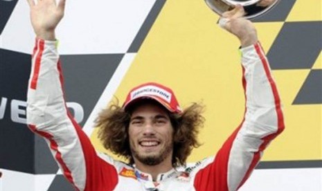 Marco Simoncelli saat merayakan podium di GP Australia pada 2011 silam. 