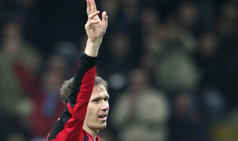 Marco van Basten berseragam AC Milan pada suatu laga persahabatan di San Siro, Maret 2006.