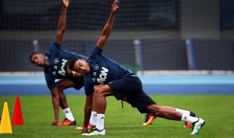 Marcus Rashford (kiri) dan Jesse Lingard dalam sebuah sesi latihan Manchester United pada Juli 2016. Keduanya dipanggil masuk skuat timnas Inggris.