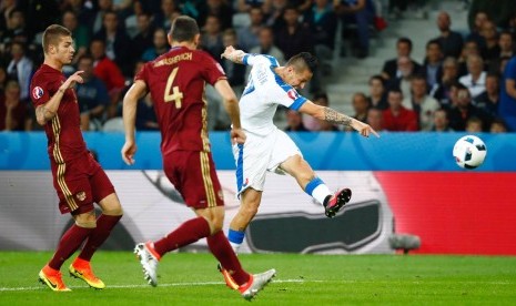 Marek Hamsik ikut menjadi pahlawan Slovakia saat mengalahkan Rusia di laga lanjutan Piala Eropa 2016, Rabu (15/6).