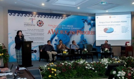 Mari Elka Pangestu saat berbicara di ajang Public Seminar and Soft Launching 