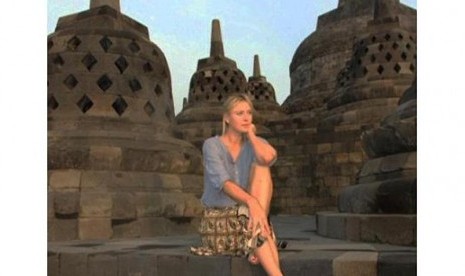 Maria Sharapova sedang menikmati sunrise di Candi Borobudur