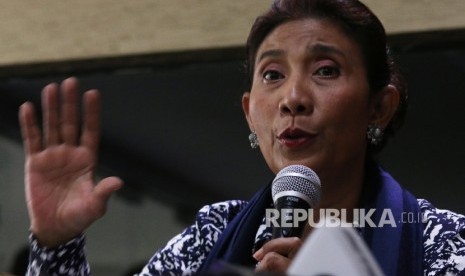  Marine and Fisheries Minister Susi Pudjiastuti.