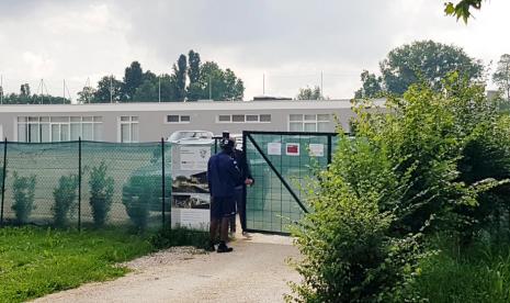 Mario Baotelli ditolak masuk ke markas latihan Brescia, Torbole, Selasa (9/6).