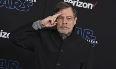  Mark Hamill yang memerankan Luke Skywalker hadir di premier Star Wars: The Rise of Skywalker pada Senin (16/12/2019), di Los Angeles, AS. Hamill menjuluki Rusia evil empire alias kekaisaran jahat karena menginvasi Ukraina.