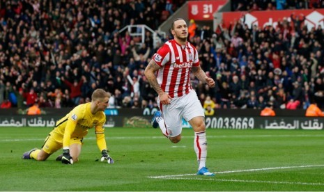 Marko Arnautovic usai membobol gawang Joe Hart.