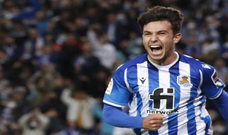 Gelandang Real Sociedad, Martin Zubimendi, yang kini diincar Barcelona.