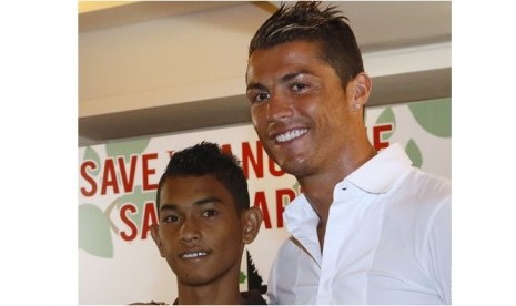 Martunis (kiri) dan Cristiano Ronaldo