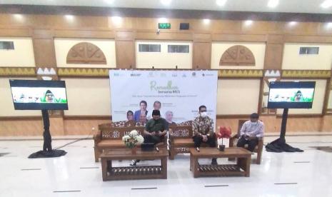 Masih dalam rangkaian Serial Ramadhan Bersama MES dari 28-30 April 2021, talk show seri ketiga diselenggarakan pada hari Jumat, 30 April 2021 di Masjid Agung Al-Azhar, Kebayoran Baru, Jakarta Selatan secara hybrid. Dalam kesempatan ini, Arsjad Rasjid, Ketua Dewan Penyantun PP MES hadir sebagai Keynote Speaker.