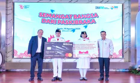 Masih dalam semarak memperingati HUT ke-79 RI, BRI melalui aktivitas Tanggung Jawab Sosial Lingkungan (TJSL) BRI Peduli memberikan apresiasi kepada 76 Paskibraka Tingkat Pusat dan 59 Tenaga Pendukung Paskibraka Tingkat Pusat yang telah menyelesaikan tugasnya pada Upacara Bendera 17 Agustus 2024 di Istana Negara Ibu Kota Nusantara (IKN).