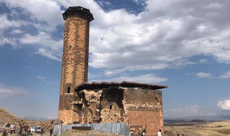 Masjid Turki Pertama di Anatolia akan Dibuka. Masjid Turki pertama di Anatolia, Masjid Ebul Menucehr dibuka kembali setelah satu tahun restorasi.