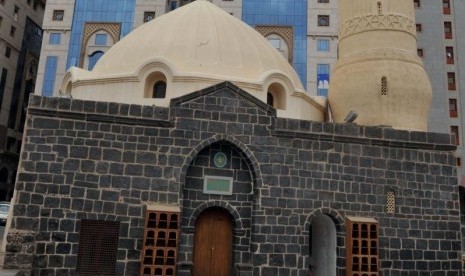 Masjid Abu Bakar Ash-Shiddiq di Madinah, Arab Saudi.