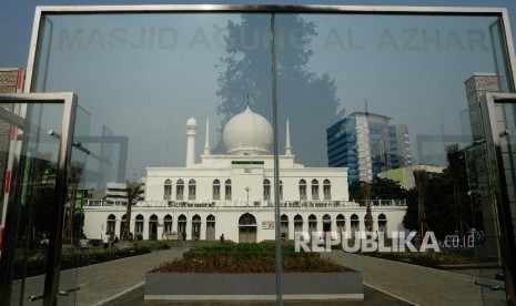 Masjid Agung Al-Azhar, Kebayoran Baru. 