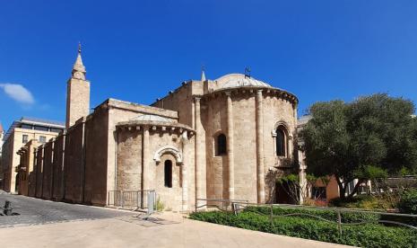 Masjid Agung Al Omari menonjol di tengah pusat kota Beirut, Lebanon sebagai tengara yang menggambarkan bagian-bagian sejarah kota.