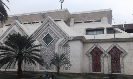 Masjid Agung At-tin Taman Mini Indonesia Indah, Jakarta.