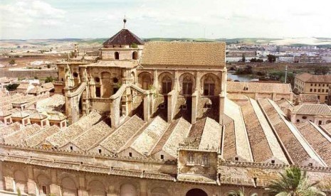 Masjid Karya Utama Arsitektur Islam. Masjid Agung Cordoba, Spanyol.