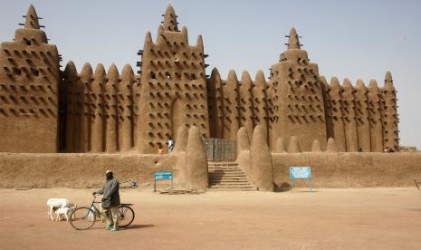 Masjid Agung Djenne di Mali. Masjid bersejarah ini terbuat dari lumpur.