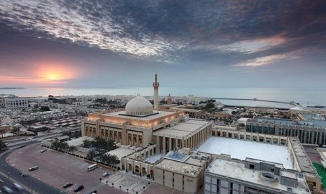 Kuwait Mulai Fase Keempat Pulihkan Kehidupan Normal. Masjid Agung Kuwait