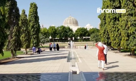 Masjid Agung Sultan Qaboos, Muscat, Oman. (Ilustrasi). Lebih dari 389 ribu infeksi dan 4.200 kematian terkait Covid-19 di Oman 