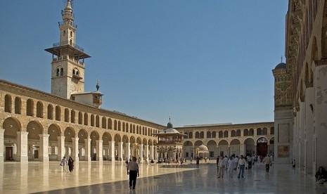 Kepemimpinan Muawiyah merupakan awal sistem raja-raja.  Masjid Agung Umayyah di Damaskus, Suriah. 