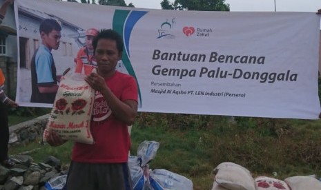 Masjid Al Aqsho Bandung memberikan bantuan untuk warga terdampak gempa Palu.