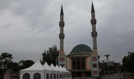 Sejumlah Pemkot di Belanda Sangkal Susupi Masjid