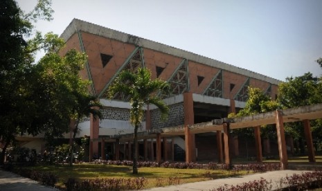 Masjid Al-Hurriyah kampus IPB, Bogor.