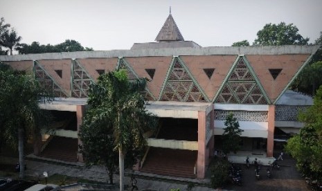 Masjid Al-Hurriyah kampus IPB, Bogor.