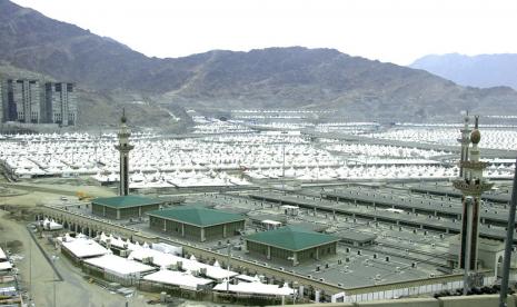 Masjid Al Khaif di Mina, dekat kota suci Makkah bersiap untuk kembali menerima jamaah haji. Masjid ini telah ditutup selama dua tahun akibat pandemi Covid-19.