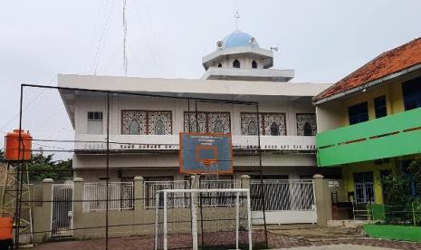 Masjid Al-Muqarrabin tak menggelar Jumatan selama beberapa pekan.