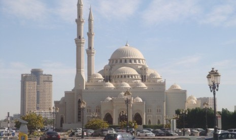 UEA Mulai Tingkatkan Jumlah Jamaah di Masjid. Masjid Al-Noor di Sharjah, Uni Emirat Arab. 