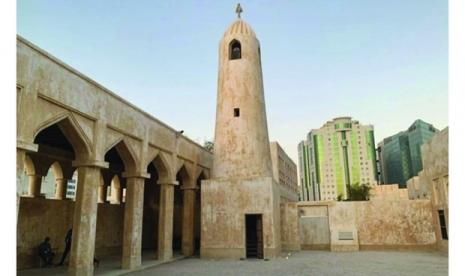 Masjid Al Qubaib di pusat Doha dengan arsitektur Islamnya yang unik menjadi saksi era berdirinya negara itu. Masjid Al Qubaib didirikan oleh Sheikh Jassim bin Mohamed bin Thani, pendiri Qatar. Qatar Siapkan 2.000 Masjid Layani Muslim Selama Ramadhan