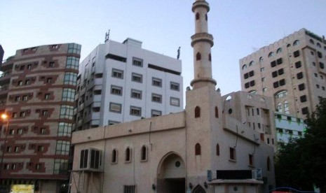 Masjid Shalawat atau Masjid As Sajadah atau Masjid Abu Dzar Al Ghifari.