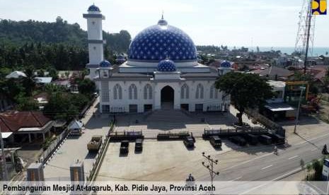 Masjid At-Taqarub di Kecamatan Trienggadeng, Aceh