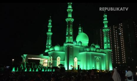 Masjid At Thohir di Depok, Jawa Barat