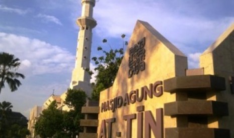 Masjid At Tin