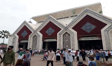  Masjid At-Tin Taman Mini Indonesia Indah (TMII), Jakarta Timur.