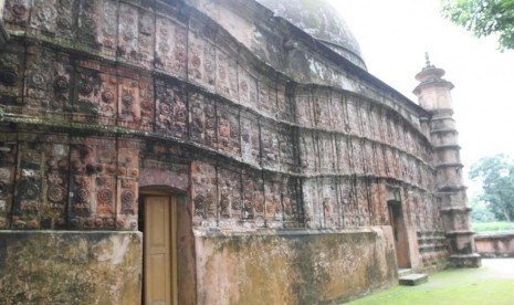 Masjid Atia, masjid berusia empat abad di Bangladesh yang mengalami kerusakan parah