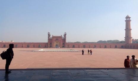 Menapak Jalan Panjang Kemuliaan Islam di Pakistan. Foto: Masjid Badshahi, Lahore Pakistan.