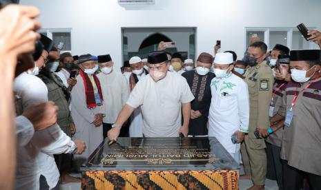 Masjid Baitul Muslimin yang dibangun sejak 2015 diresmikan Gubernur Erzaldi Rosman.